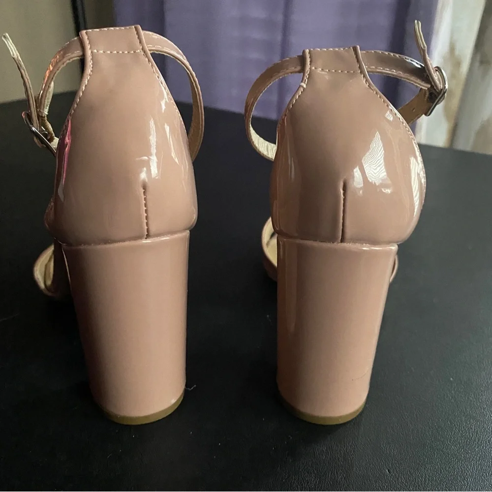 NWOT Steve Madden Heels Cream Never Worn No Flaws Patten Leather Style Size 7 - Picture 3 of 4